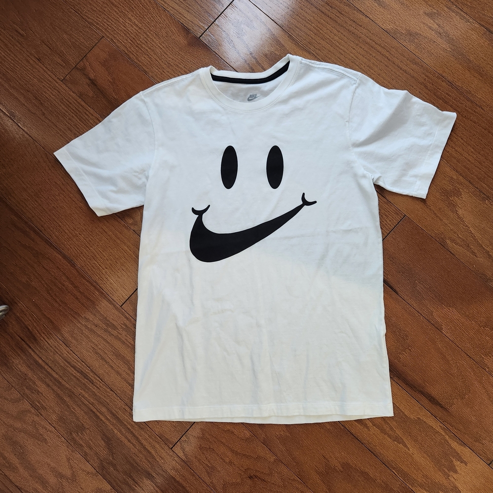 Nike White Tshirt Tee with Black Smiley Design In Small
